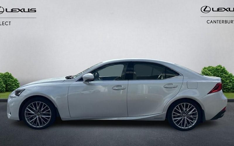 Used Lexus IS300h 223 HP (164 kW) 2018 Sedan