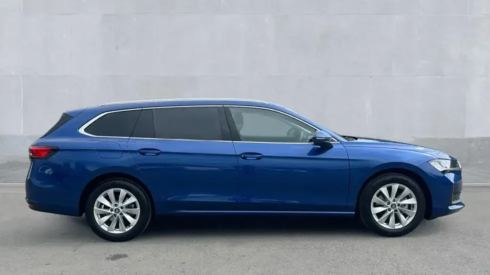 Used Skoda Superb SE Technology 150 HP (110 kW) 2026 Metallic  cobalt blue Estate