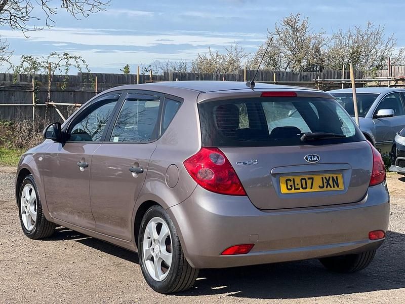 Used Kia Ceed 2007 Bronze Hatchback