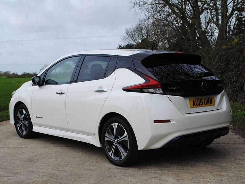 Used Nissan Leaf Tekna 110 kW (150 HP) 2019 White Hatchback