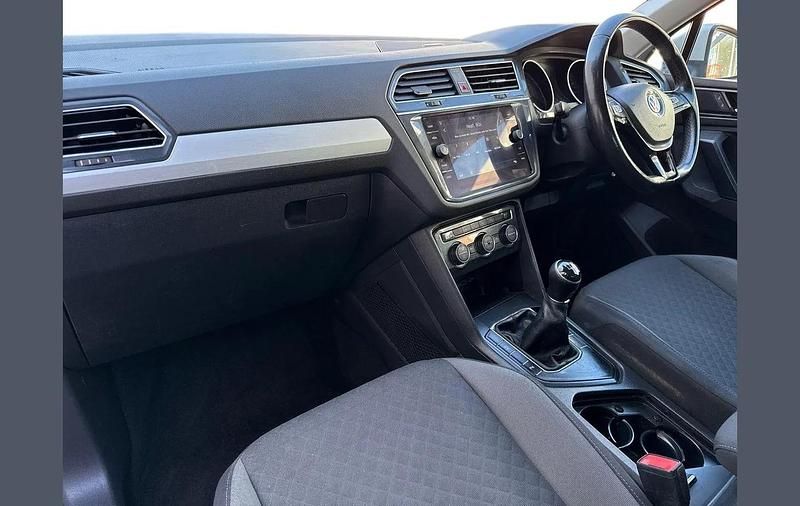 Used VW Tiguan SE 123 HP (90 kW) 2018 Silver SUV