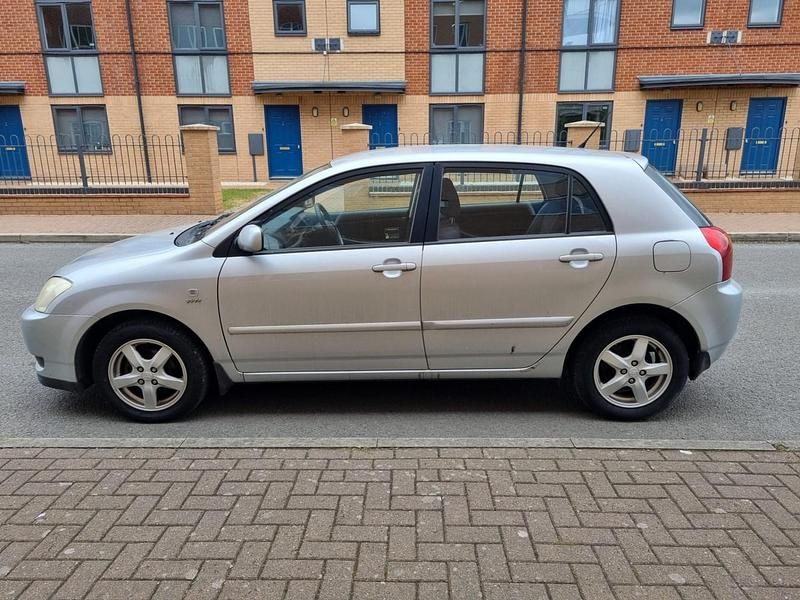 Usado Toyota Corolla T3 110 HP (80 kW) 2002 Prateado Citadino