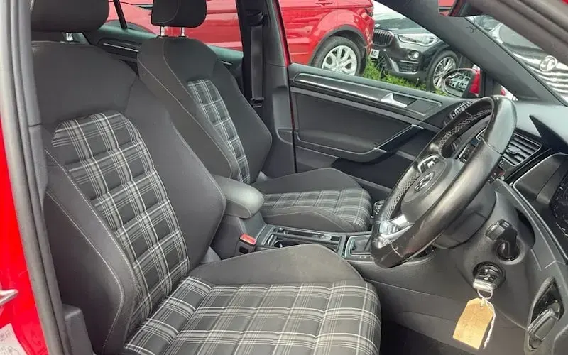 Used VW Golf VII GTD 184 HP (135 kW) 2017 Red Estate