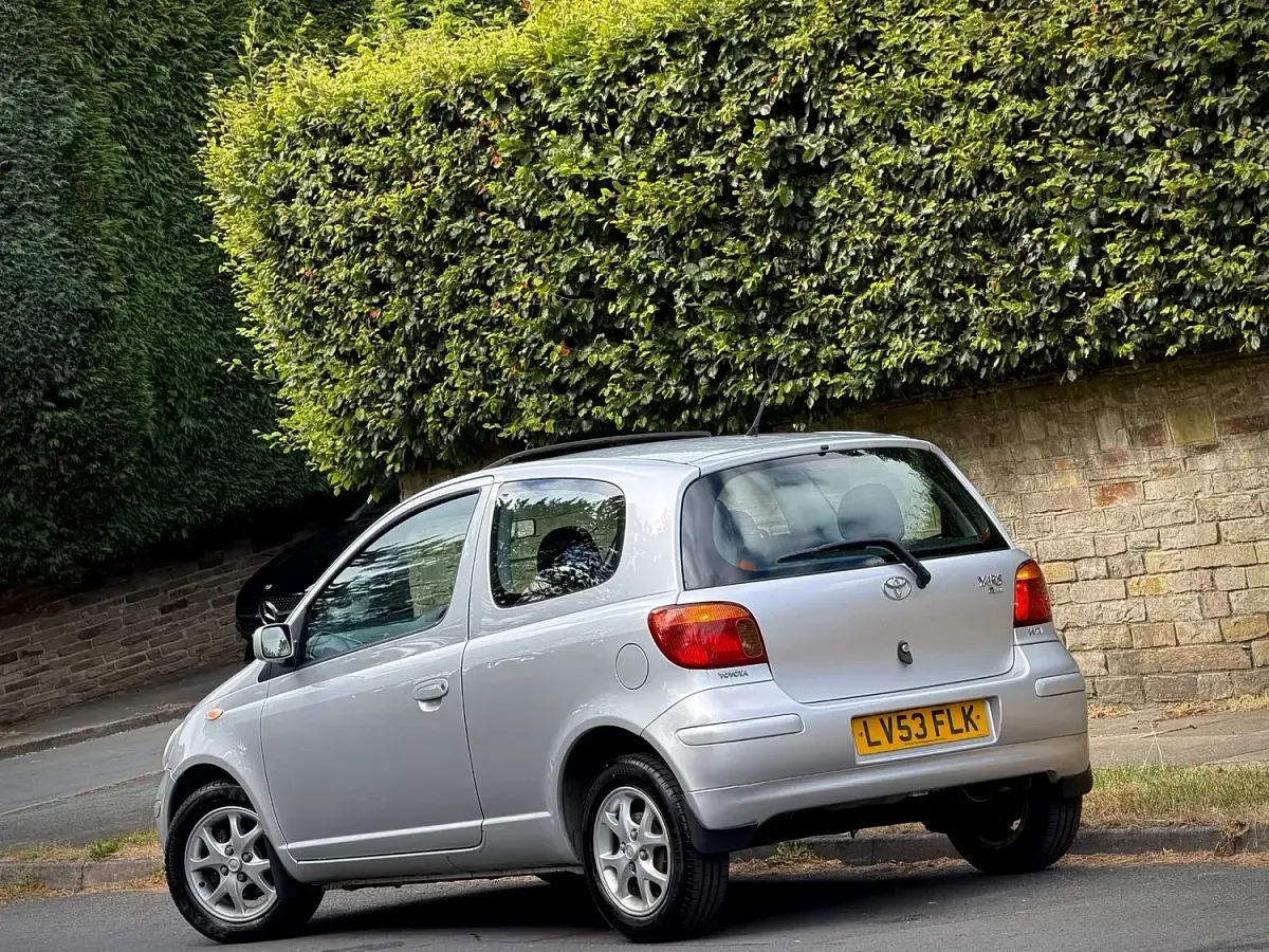 Used Toyota Yaris 2003 Silver Hatchback