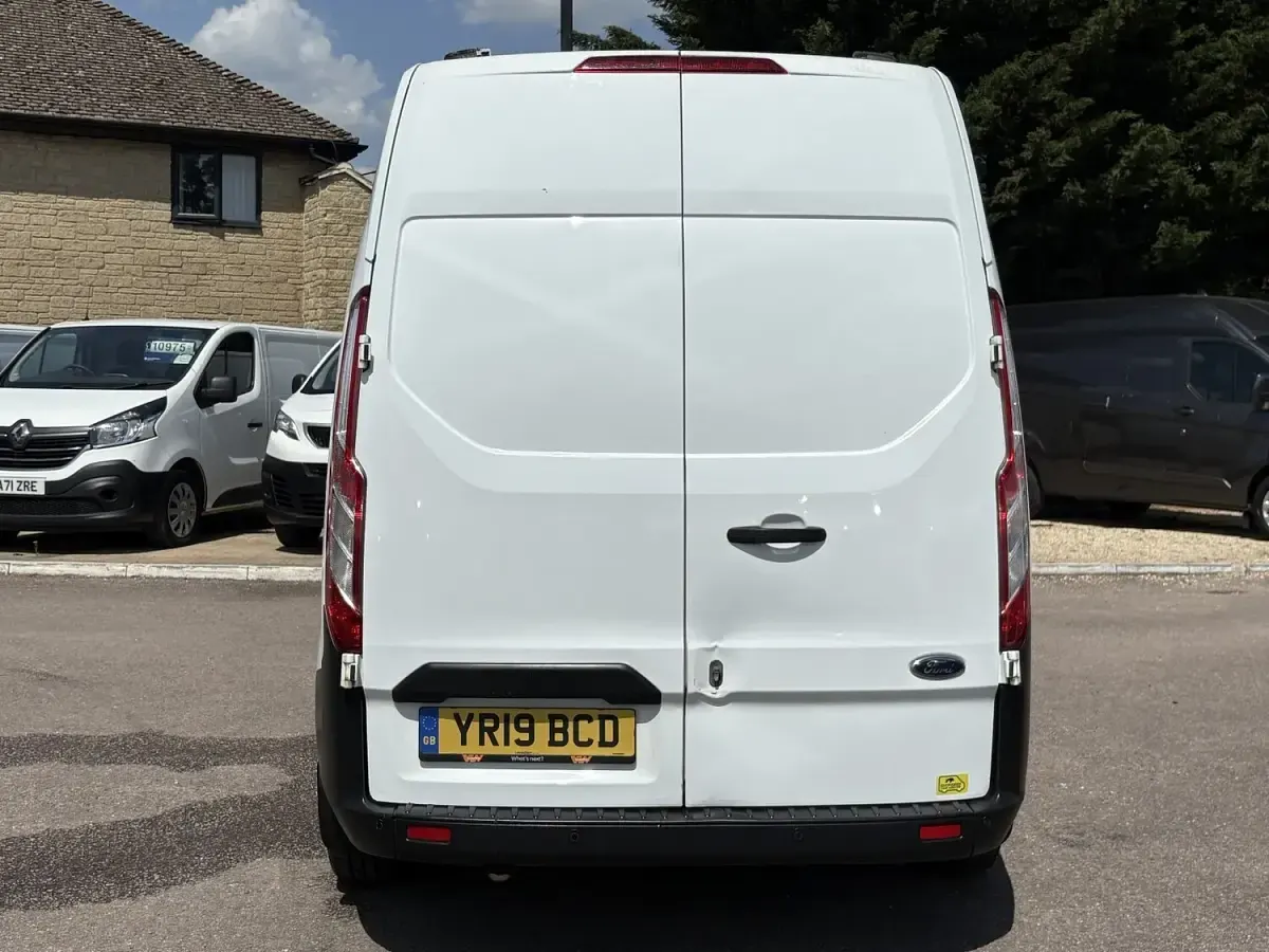 Used Ford Transit Custom 105 HP (77 kW) 2019 White Van