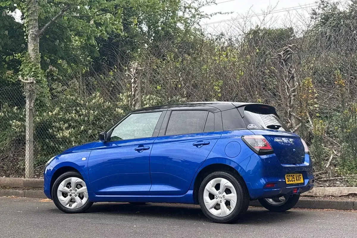 Używany Suzuki Swift 2025 Niebieski Hatchback