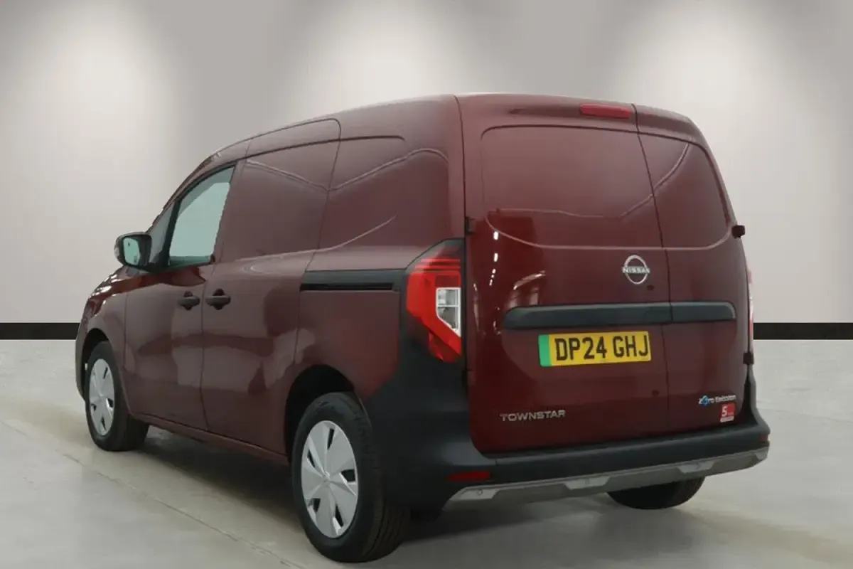 Used Nissan Townstar Acenta 89 kW (122 HP) 2024 Red Van