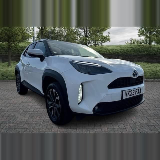 White Used 2023 Toyota Yaris Hybrid Design Estate | £21,791 (Fair price) - Image 1/4