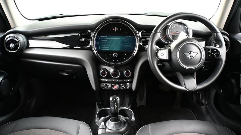 Begagnad Mini Cooper Classic 134 HK (98 kW) 2022 Grön Halvkombi