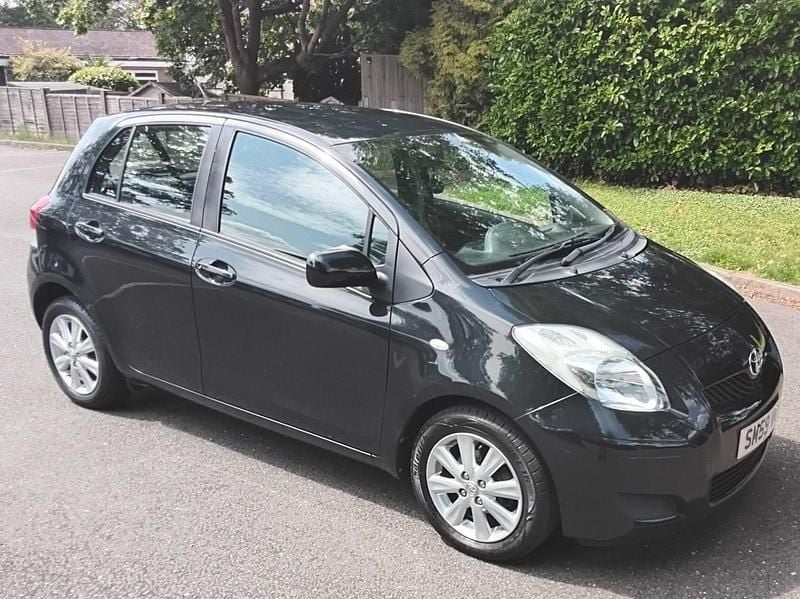 Black Used 2009 Toyota Yaris Hatchback | £3,995 (Fair price) - Image 1/4