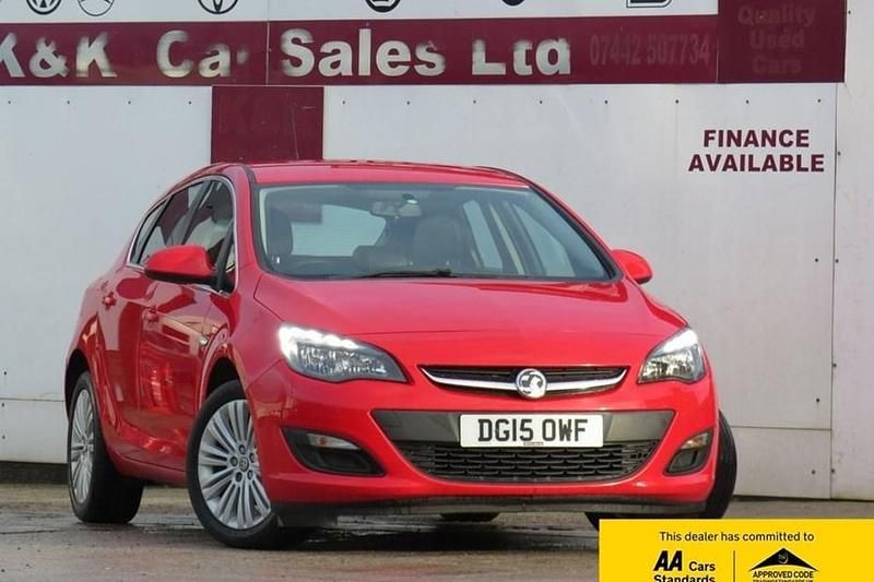 Red Used 2015 Vauxhall Astra Excite Hatchback | £3,495 (Good price) - Image 1/1
