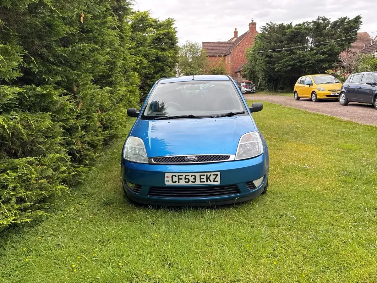 Used Ford Fiesta Ghia 68 HP (50 kW) 2003 Blue Hatchback