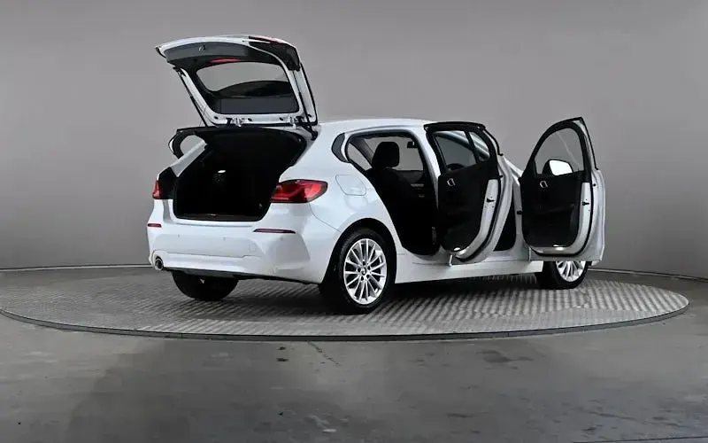 Used BMW 116 Comfort Edition 116 HP (85 kW) 2020 White Hatchback