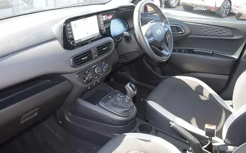 Used Hyundai i10 Advanced 79 HP (58 kW) 2024 Red Hatchback