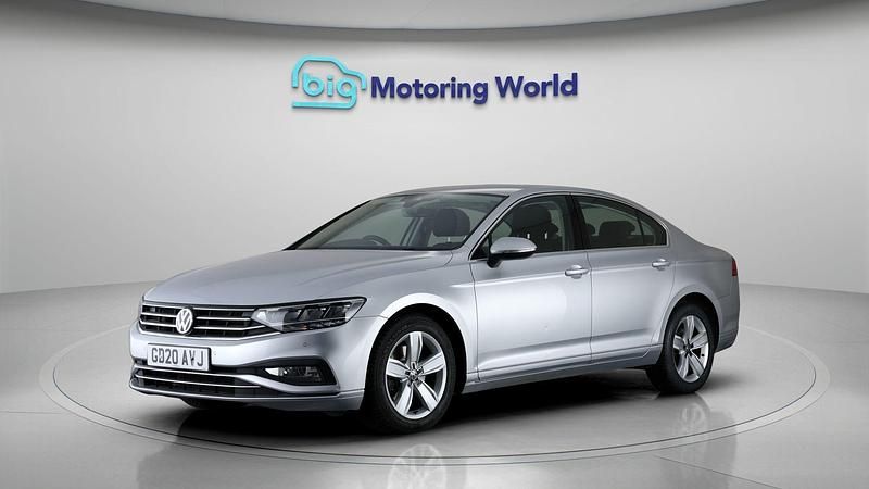 Used VW Passat SE 150 HP (110 kW) 2020 Silver Sedan