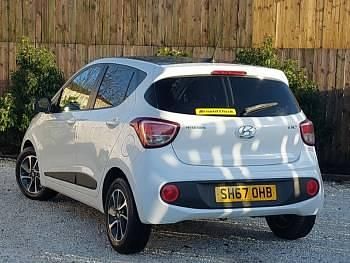 Used Hyundai i10 Premium 87 HP (63 kW) 2017 White Hatchback