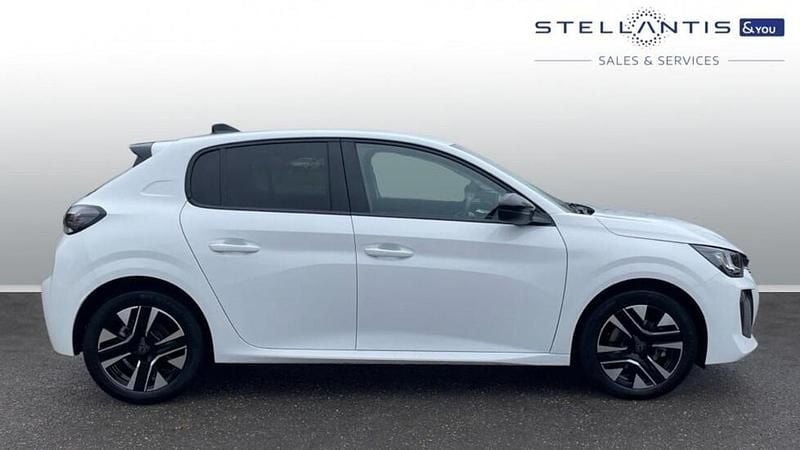 Used Peugeot 208 Allure 99 HP (72 kW) 2025 White Hatchback
