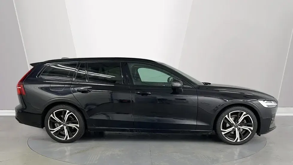 Używany Volvo V60 Plus 2025 Czarny Kombi