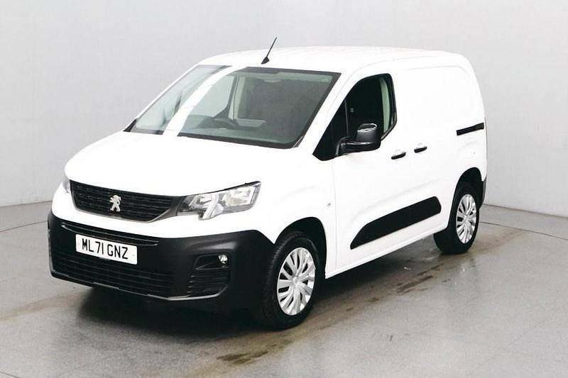 White Used 2022 Peugeot Partner MPV | £7,990 (Super price) - Image 1/4