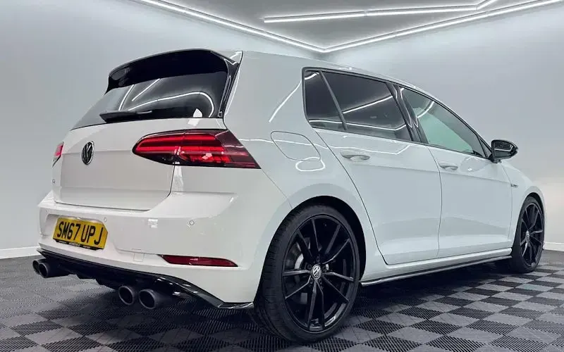 Używany VW Golf VII R 310 KM (228 kW) 2018 Biały Hatchback
