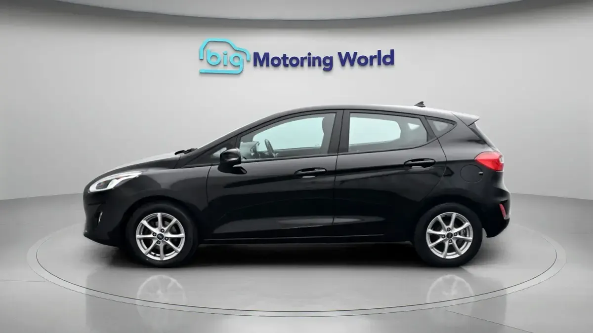 Used Ford Fiesta Zetec 101 HP (74 kW) 2019 Black Hatchback