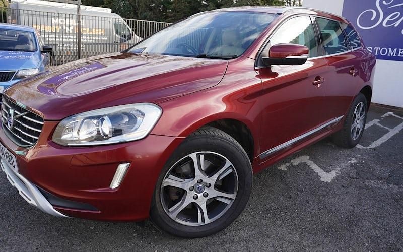 Usado Volvo XC60 SE Lux 181 HP (133 kW) 2014 Vermelho SUV