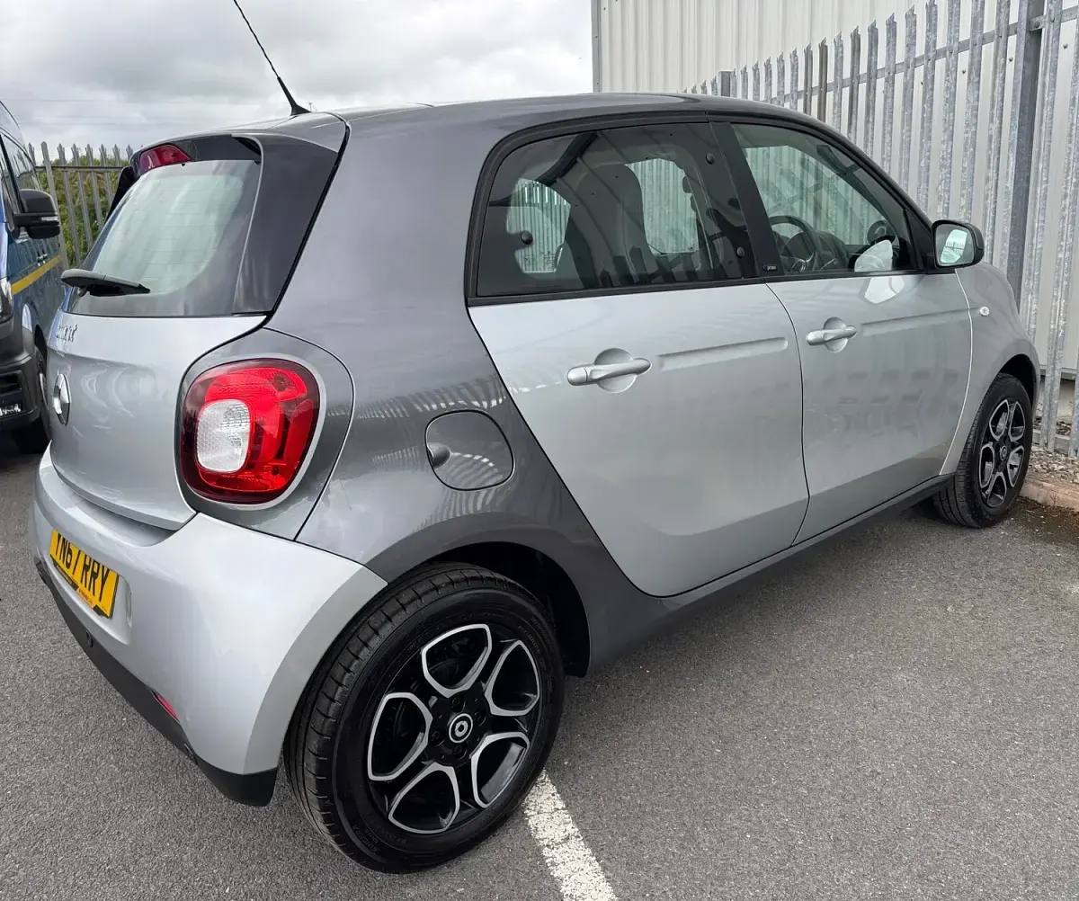Used Smart ForFour Premium 71 HP (52 kW) 2017 Grey Hatchback