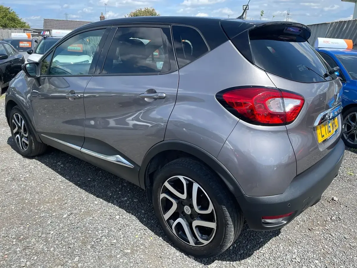 Used Renault Captur Dynamique 90 HP (66 kW) 2016 Grey SUV