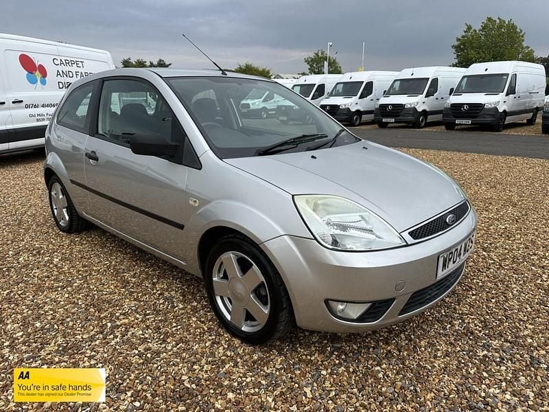Silver Used 2004 Ford Fiesta Limited Hatchback | £1,495 (Fair price) - Image 1/4