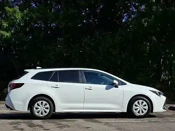 Used Toyota Corolla 2023 White Hatchback