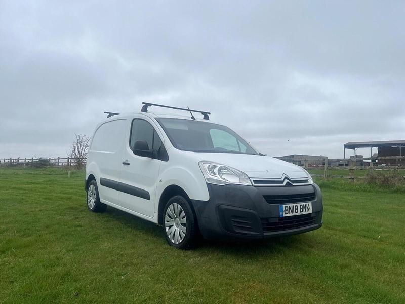 Used Citroën Berlingo 75 HP (55 kW) 2018 White MPV