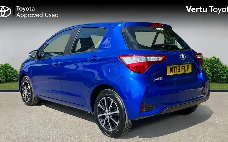 Used Toyota Yaris 111 HP (81 kW) 2019 Blue Hatchback