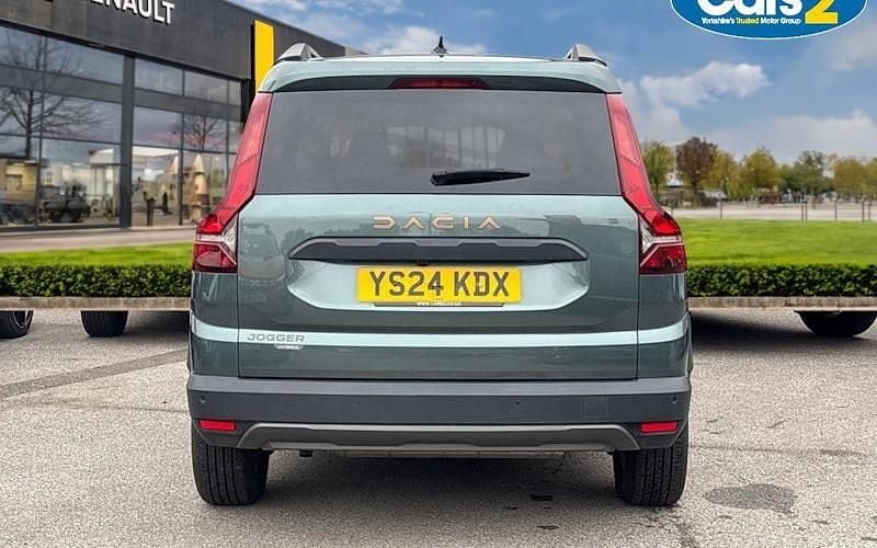Used Dacia Jogger Extreme 141 HP (103 kW) 2024 Green MPV