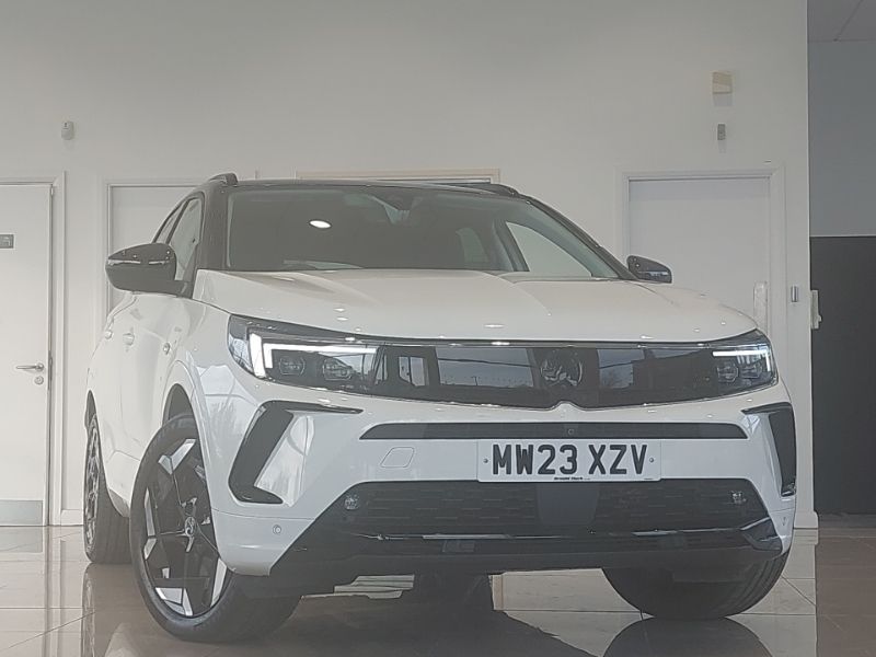 White Used 2023 Vauxhall Grandland X GSe SUV | £20,998 (Fair price) - Image 1/4