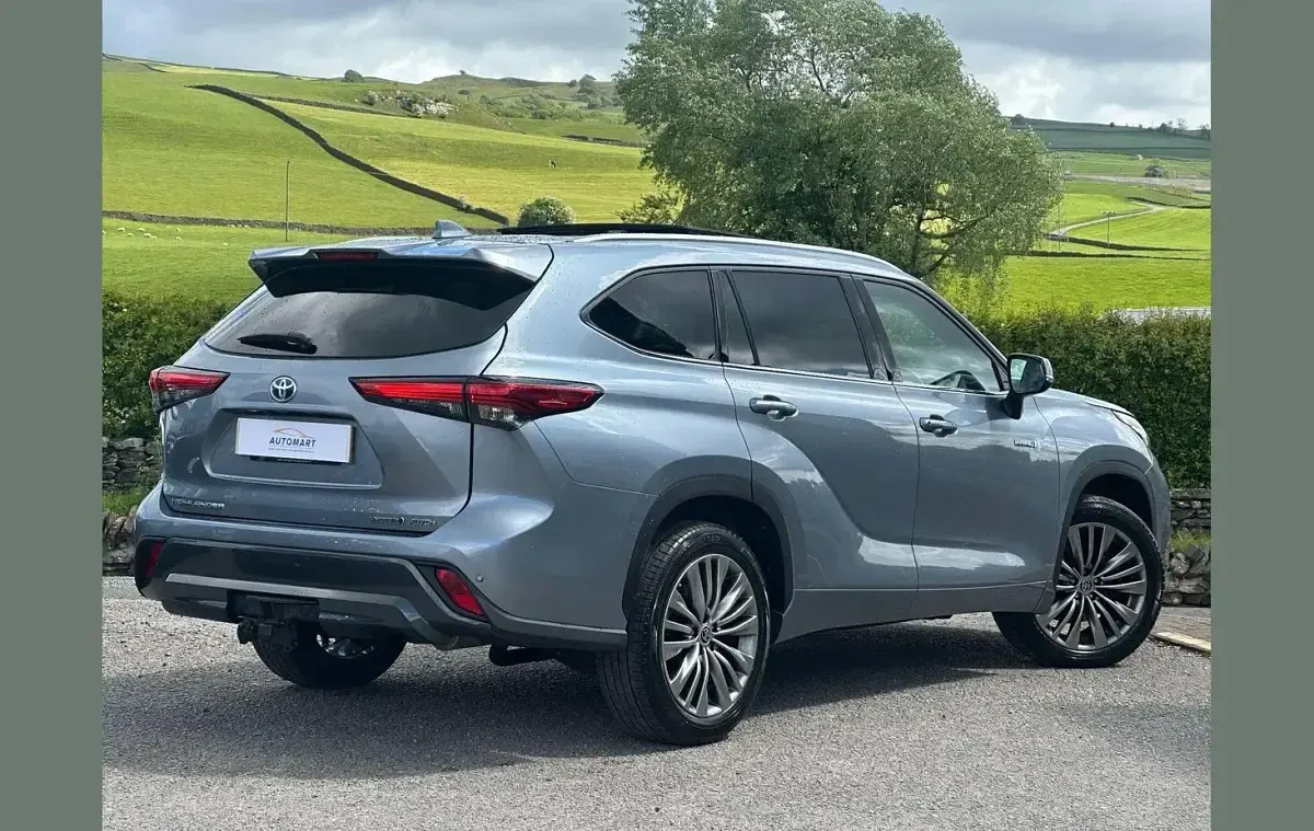 Used Toyota Highlander 244 HP (179 kW) 2021 Silver SUV
