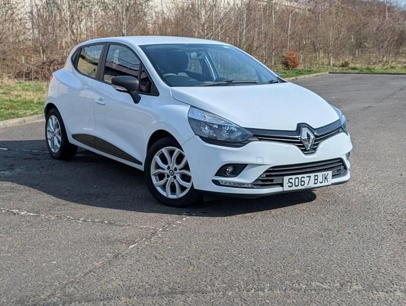 Used Renault Clio IV Play 75 HP (55 kW) 2017 White Hatchback