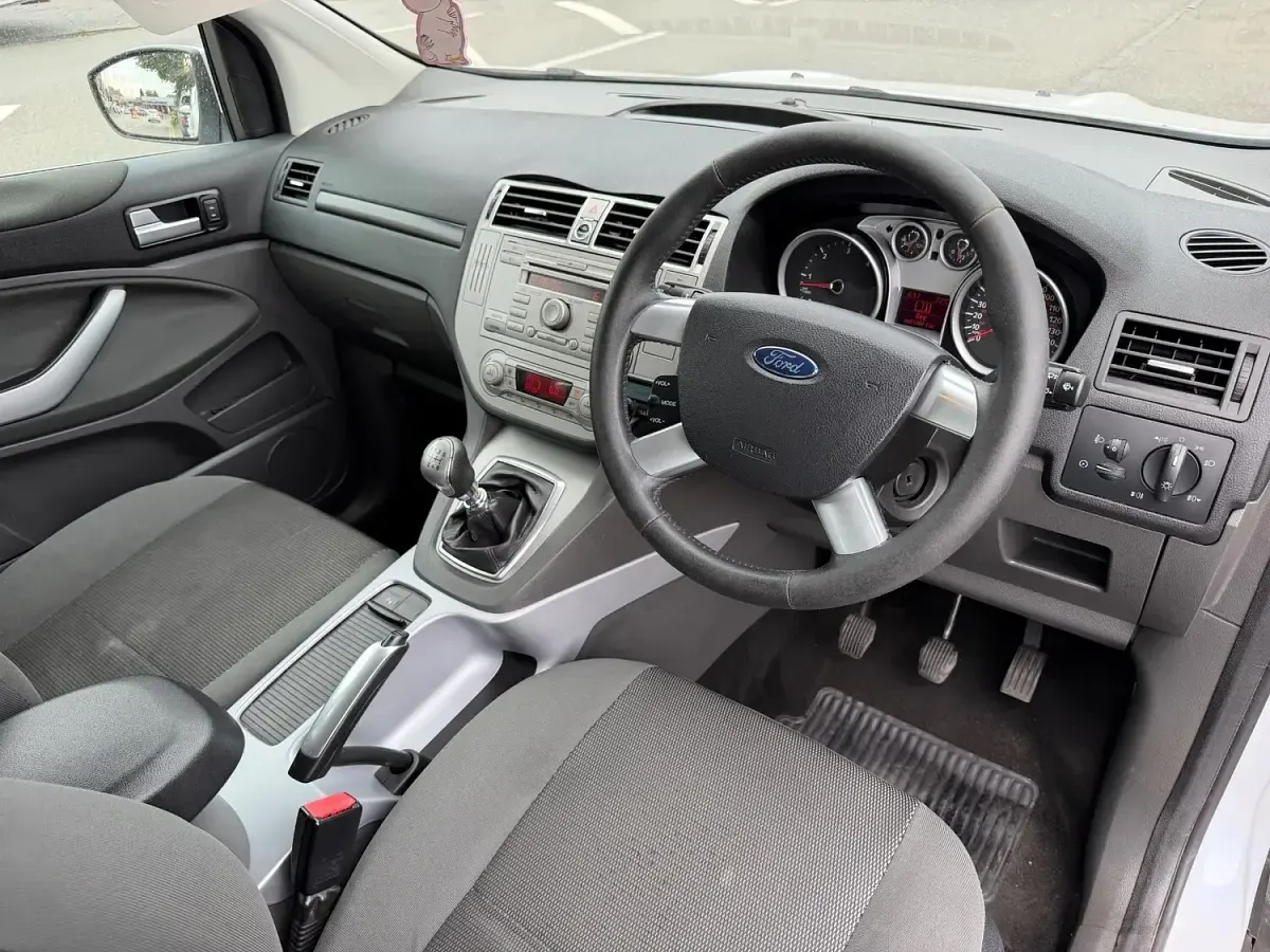 Used Ford Kuga Zetec 140 HP (102 kW) 2010 White SUV