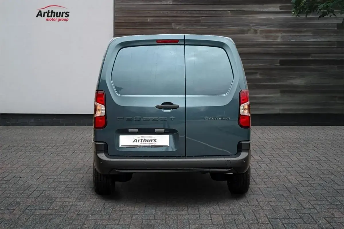 New Peugeot Partner 101 HP (74 kW) 2026 Blue MPV