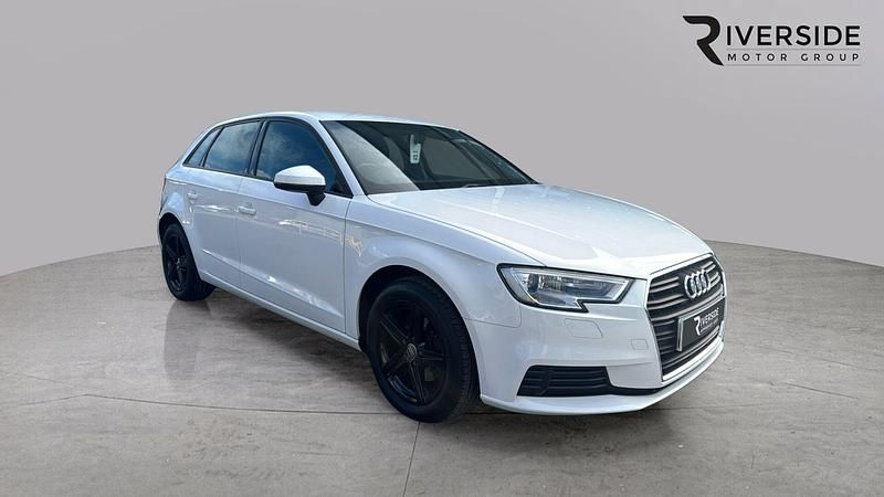 Used Audi A3 Sportback Design 116 HP (85 kW) 2019 Arctic white Hatchback
