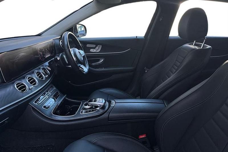 Usado Mercedes E220 AMG line 194 CV (142 kW) 2020 Azul Berlina