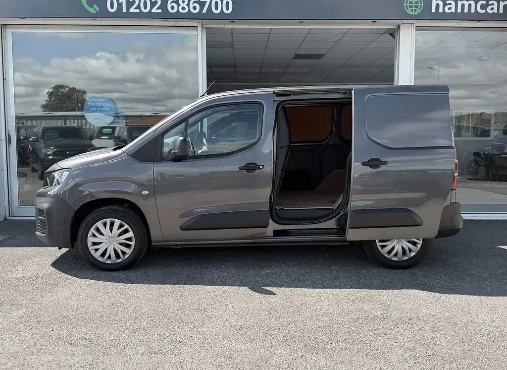 Used Peugeot Partner 131 HP (96 kW) 2021 Grey MPV
