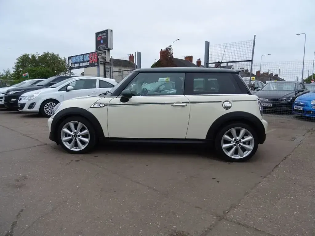 Used Mini Cooper S Hatch 184 HP (135 kW) 2013 White Hatchback