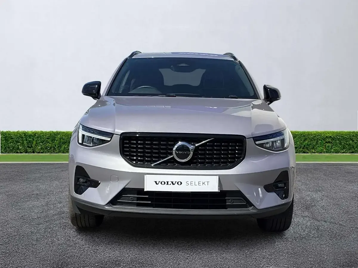 Used Volvo XC40 Plus 197 HP (144 kW) 2025 Silver SUV