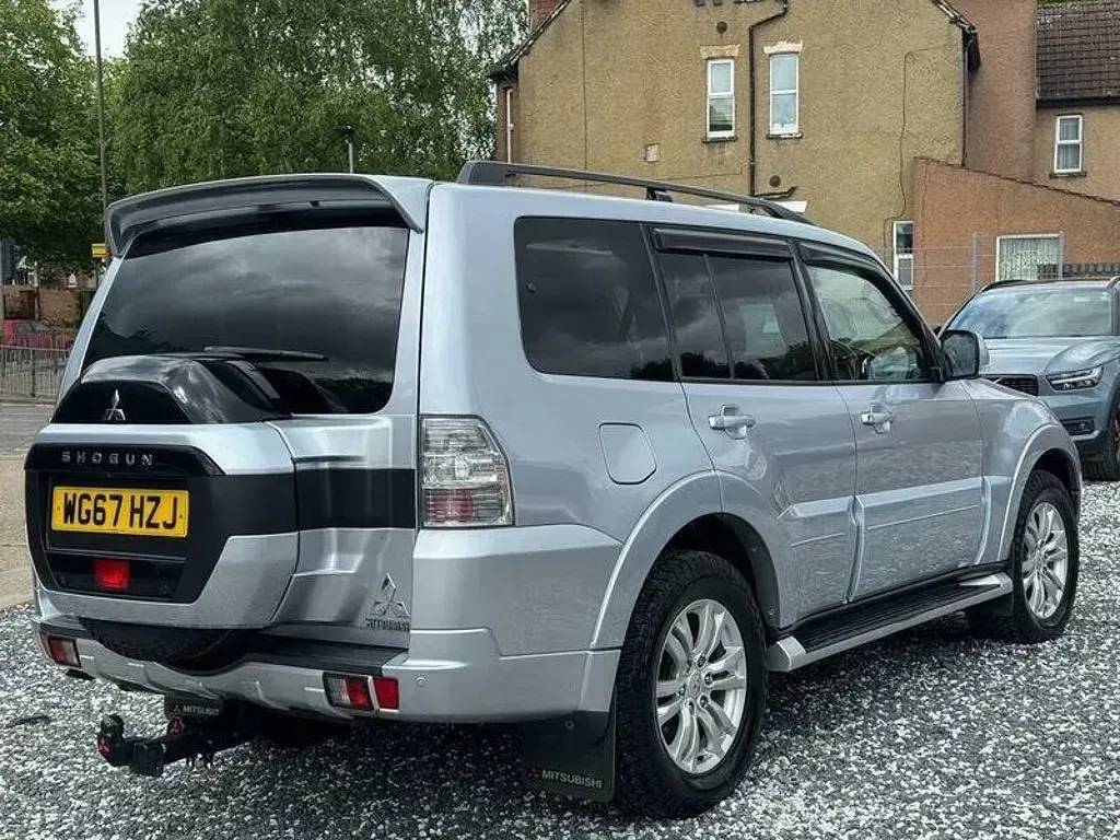Used Mitsubishi Shogun 187 HP (137 kW) 2017 Silver SUV
