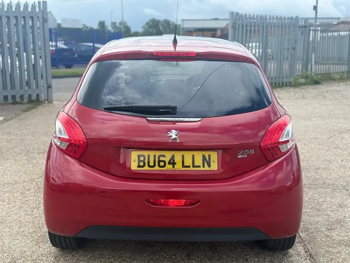 Used Peugeot 208 S 115 HP (84 kW) 2014 Red Hatchback