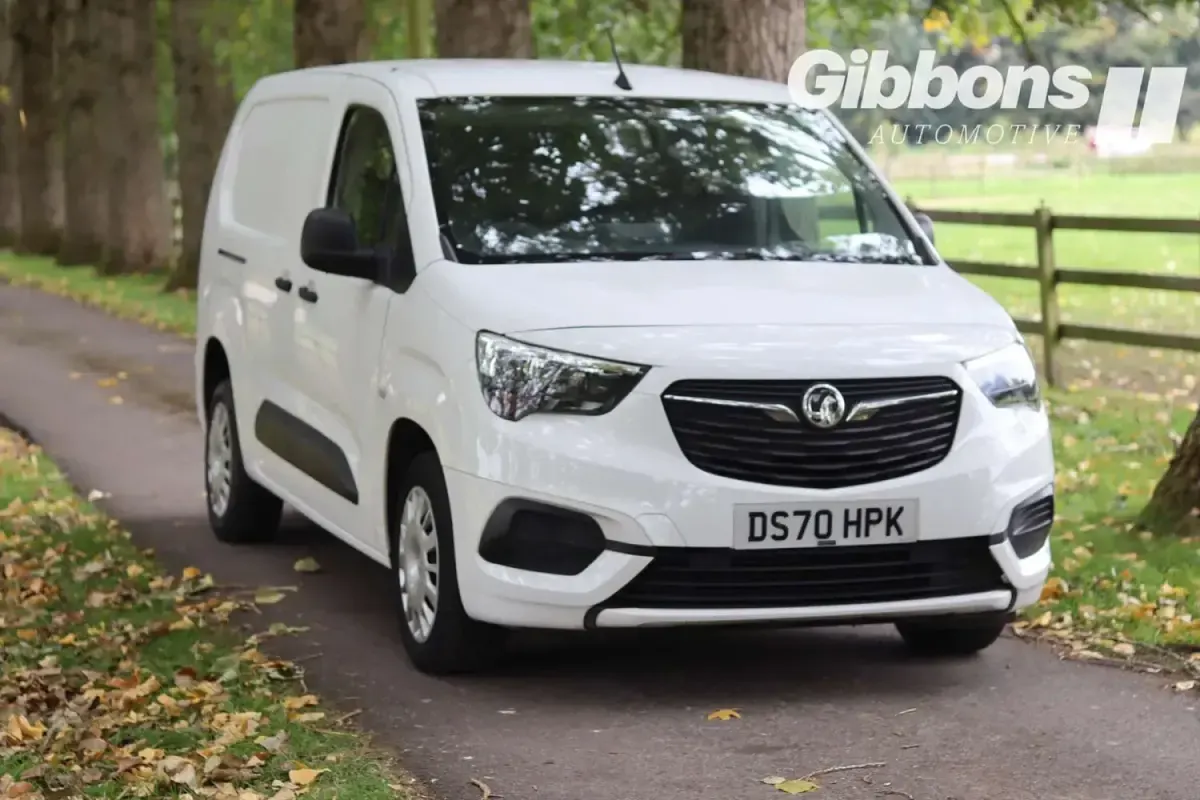 Usado Vauxhall Combo Sportive 100 CV (73 kW) 2020 Blanco Van