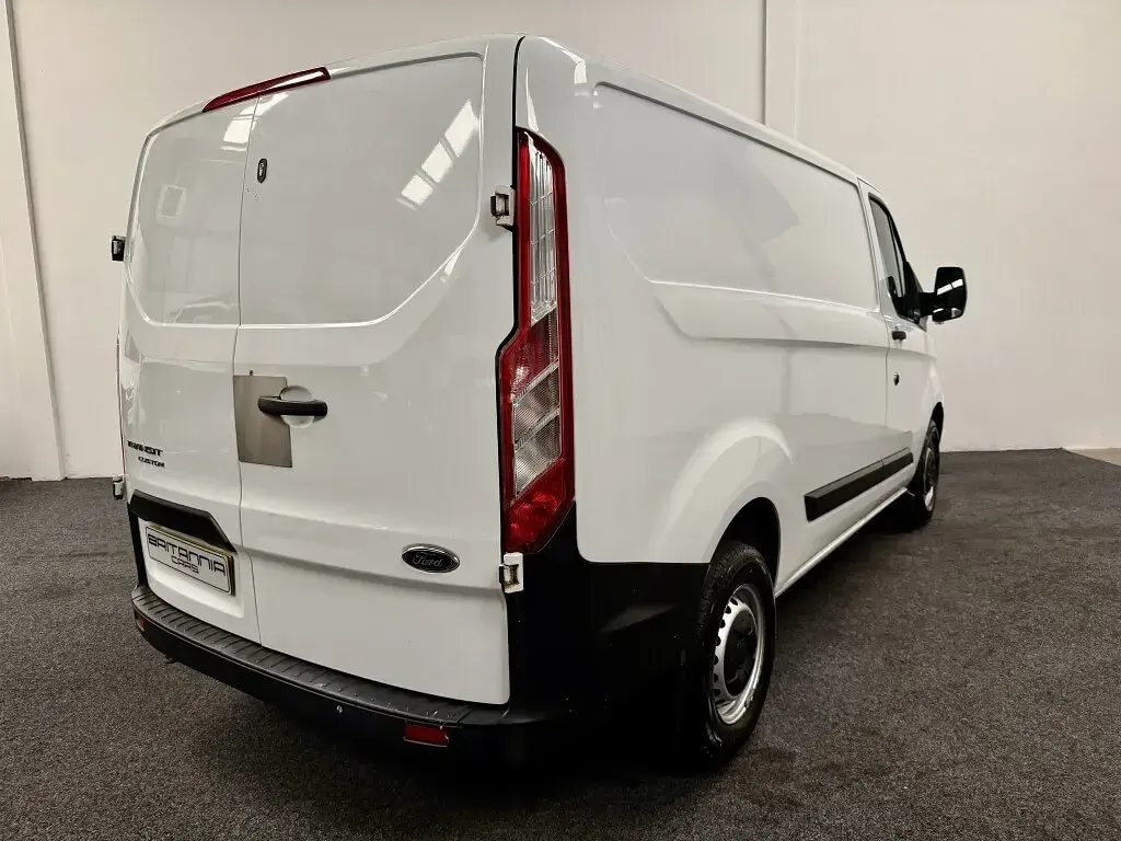 Used Ford Transit Custom 105 HP (77 kW) 2021 White Van