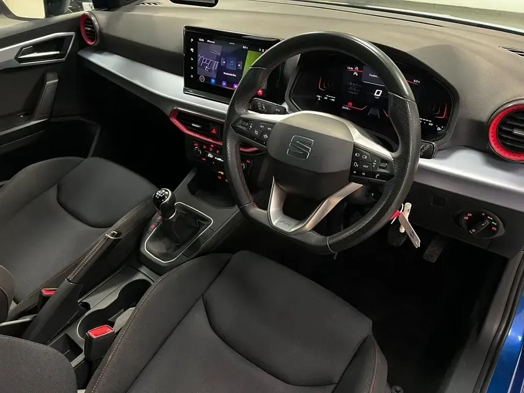 Używany Seat Ibiza FR 95 KM (69 kW) 2023 Niebieski Hatchback