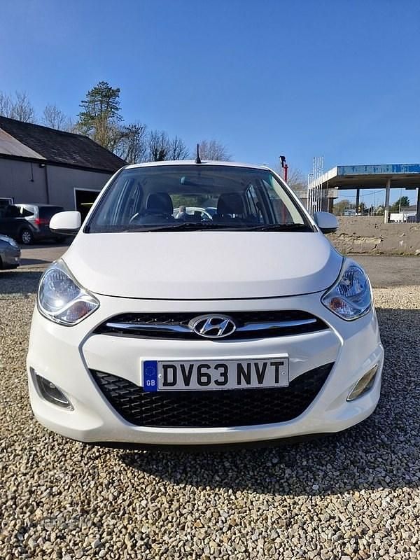 Used Hyundai i10 Active 85 HP (62 kW) 2013 White Hatchback