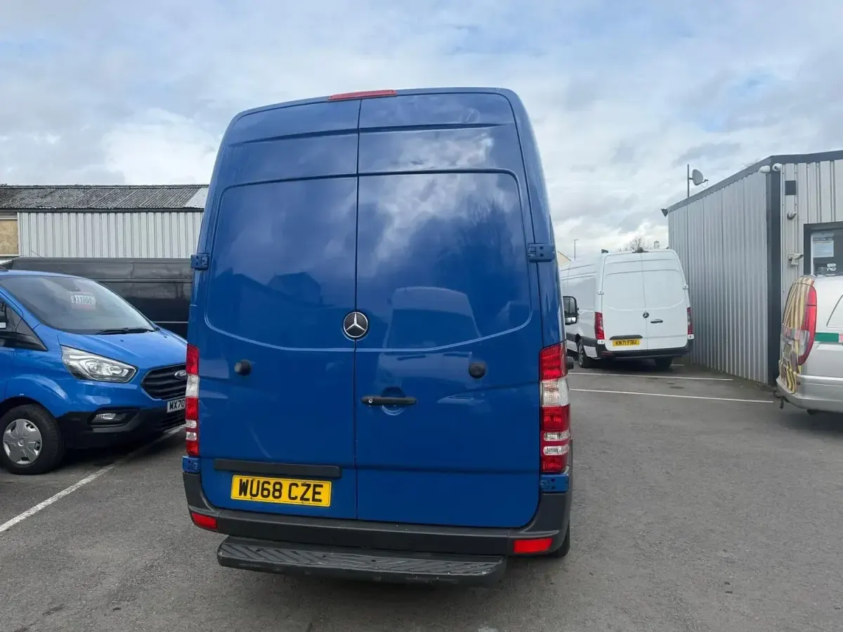 Used Mercedes Sprinter 140 HP (102 kW) 2018 Blue Van